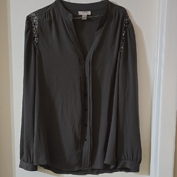 LOFT Women's Gray Blouse‎ SZ L - Picture 1 of 3